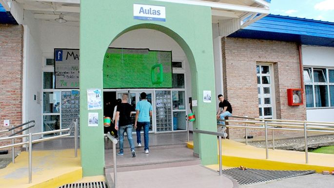 Siguen las becas y reabrió el comedor