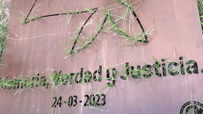 Retiraron los memoriales de la FF.MM.