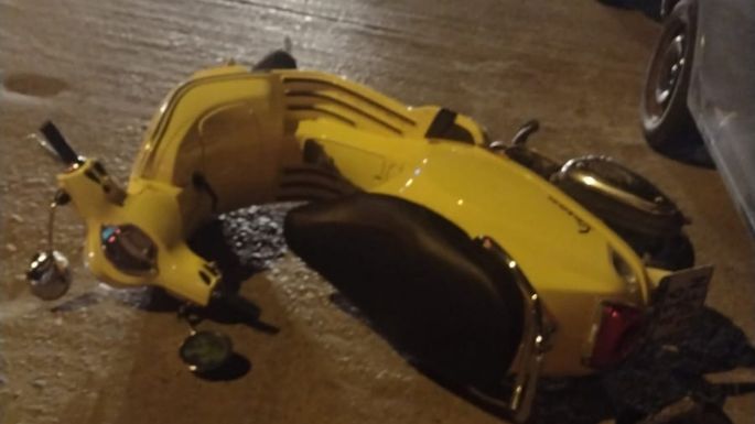 Motociclista quedó muy grave tras chocar con un auto estacionado
