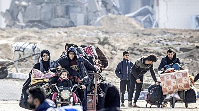 Miles de judíos pidieron la renuncia de Netanyahu mientras los palestinos huyen por los bombardeos
