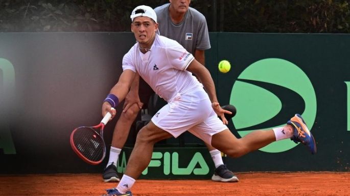 Báez ganó una batalla por el quinto punto ante Kazajistán