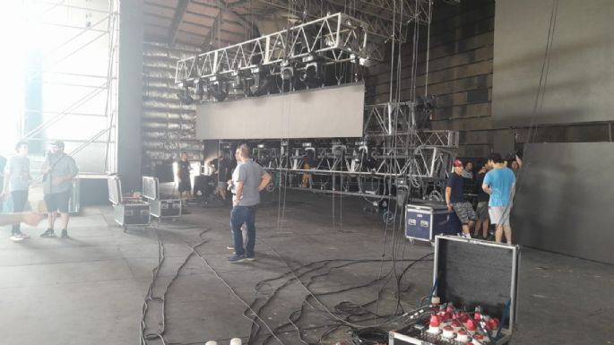Comenzó el armado del escenario y la técnica en el Anfiteatro