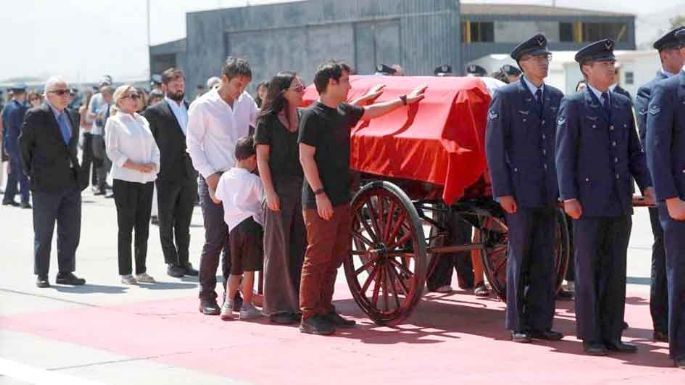 Boric recibió los restos de Piñera