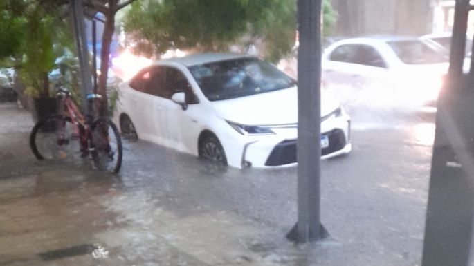 Tormenta y caos: calles anegadas, cortes de luz, choques y eventos suspendidos