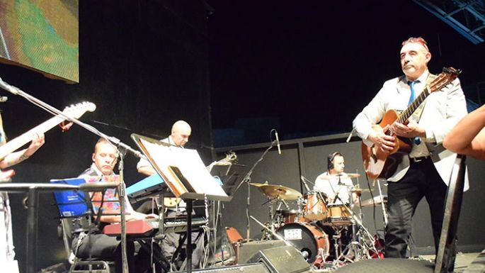 "Es un orgullo dirigir a grandes músicos,  de las antiguas y nuevas generaciones"