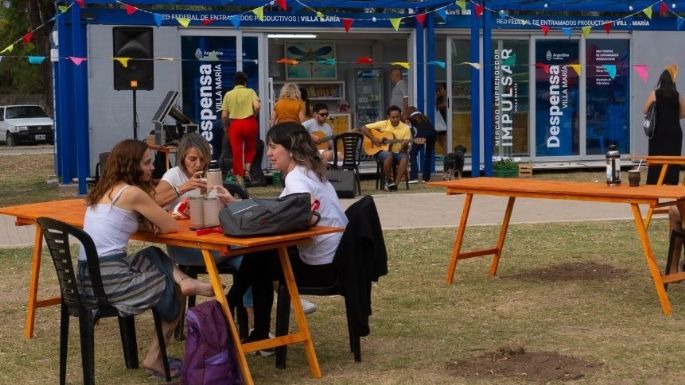 Emprendedores y shows musicales en el Parque Pereira