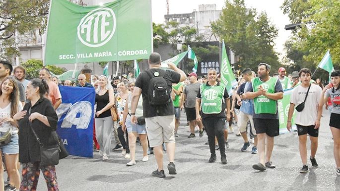 En rechazo a medidas del Gobierno, ATE Villa María se moviliza hacia la plaza