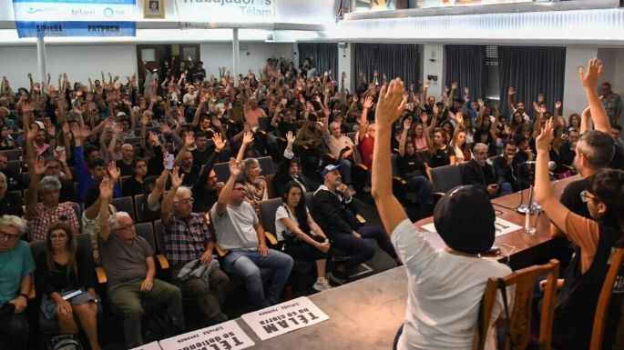 Trabajadores de Télam rechazaron los retiros voluntarios y seguirán con los acampes