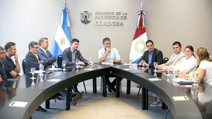 El ministro de Gobierno, con intendentes