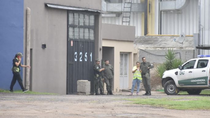 Denuncian que llegaron ladrillos con estupefacientes entre indumentaria enviada para ayuda social
