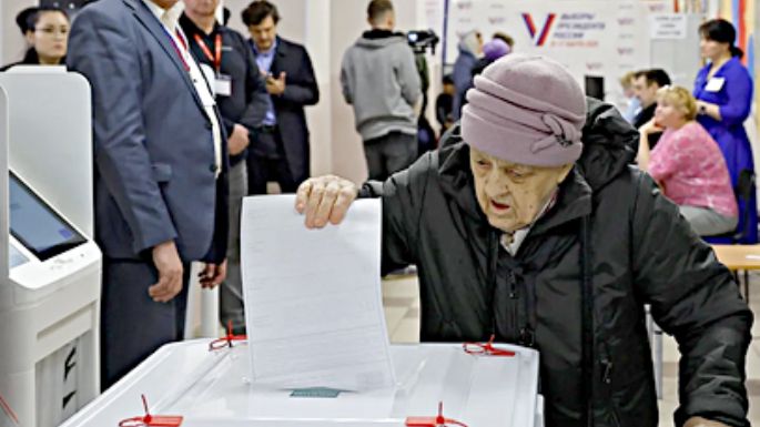 Kiev ataca mientras en Rusia votan