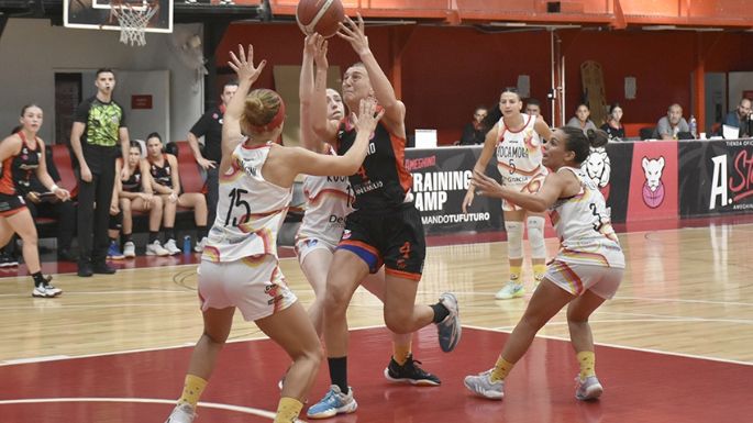 Las leonas visitan a  Ferro Carril Oeste