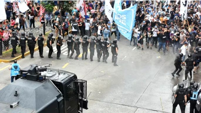 Piquetes en todo el país e incidentes en Puente Pueyrredón entre manifestantes y la policía