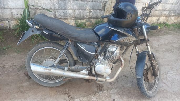 Rompió una orden de restricción con su madre e intentó huir en una moto