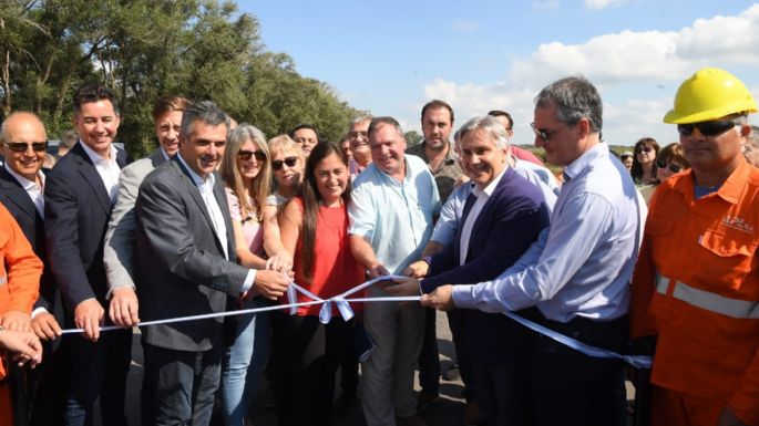 Llaryora habilitó la pavimentación de la ruta provincial 10, entre Las Perdices y Punta del Agua