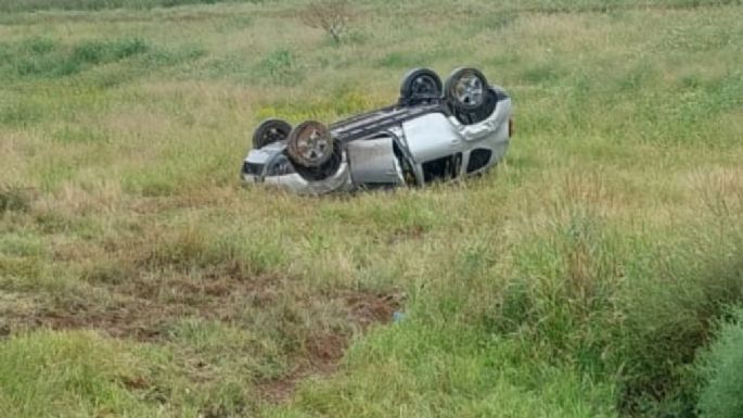 Dos personas hospitalizadas a raíz de un vuelco en la autopista