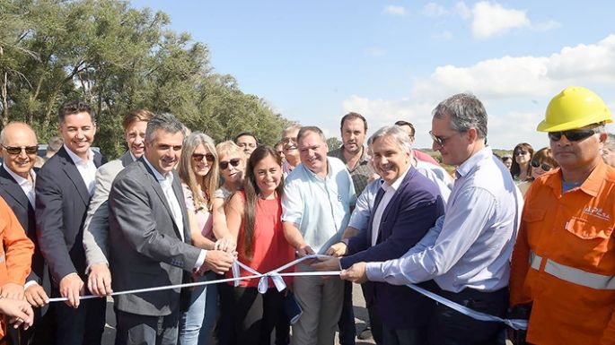 Llaryora habilitó obras viales