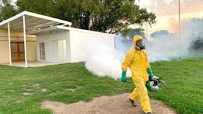 Fumigan escuelas