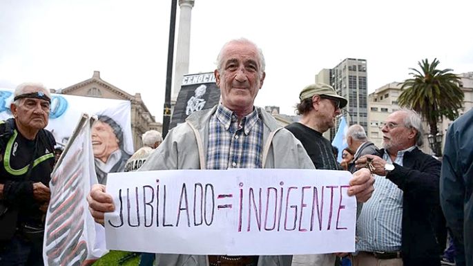 Adultos mayores, cada vez más pobres