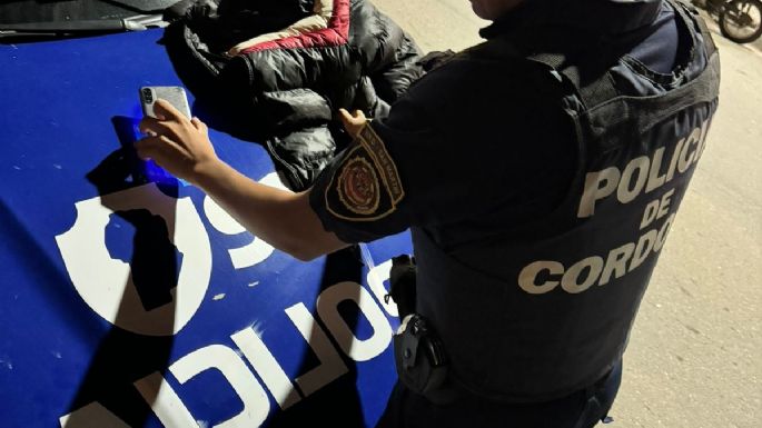 Le quiso robar el celular a la dueña de un comercio y terminó detenido