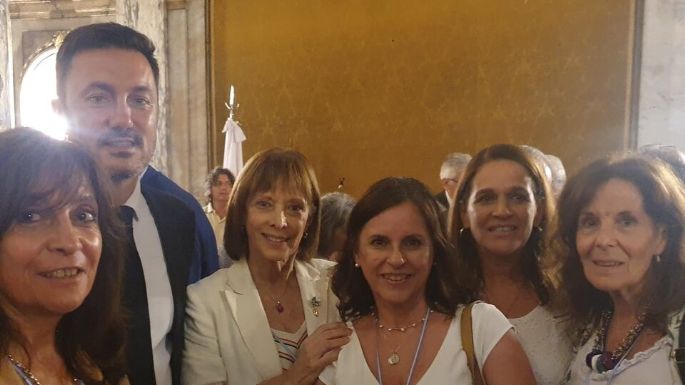 Repudio tras la foto de Petri con negacionistas de la dictadura