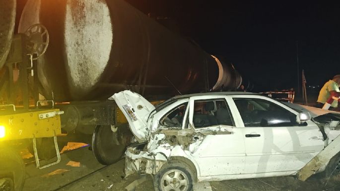 Un auto fue embestido por la locomotora de un tren: el automovilista sufrió lesiones leves