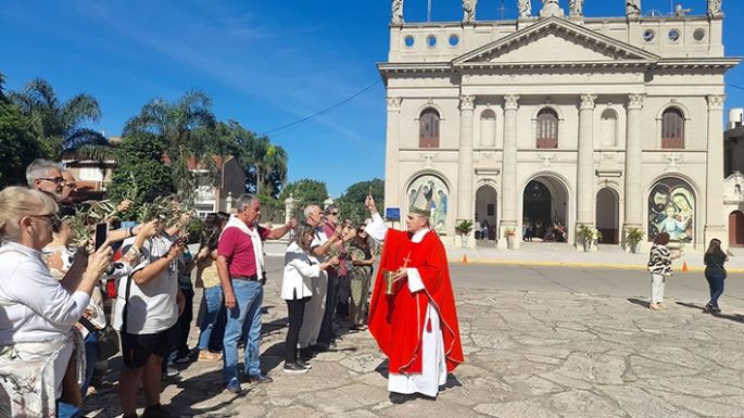 El obispo celebró la Misa de Ramos