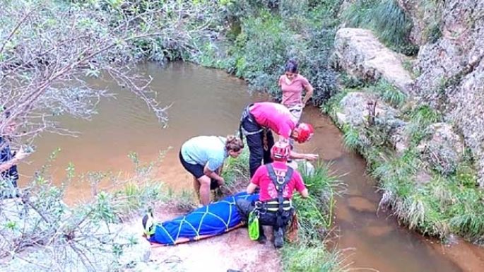 Murió una mujer en ruta 6 y cayó una joven de un puente colgante