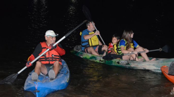 El lago villamariense se llenó de luces con la Navegación Nocturna
