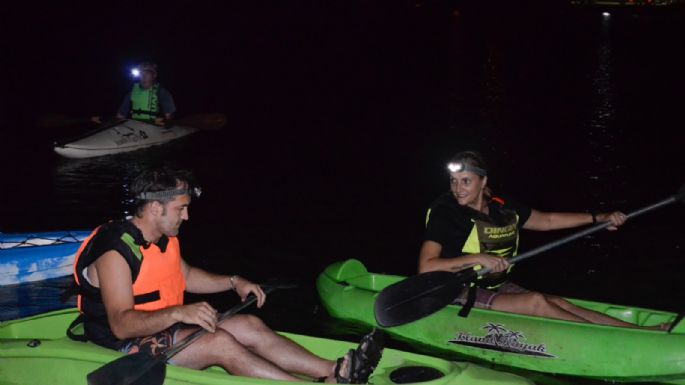 El lago villamariense se llenó de luces con la Navegación Nocturna