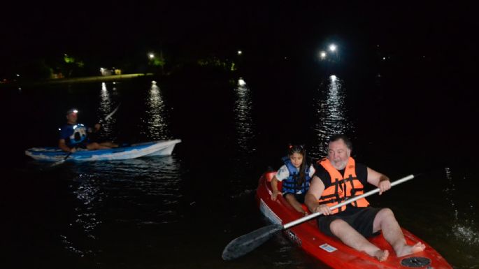El lago villamariense se llenó de luces con la Navegación Nocturna