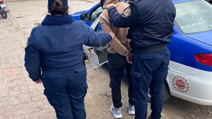 Golpeó a su pareja y al amigo