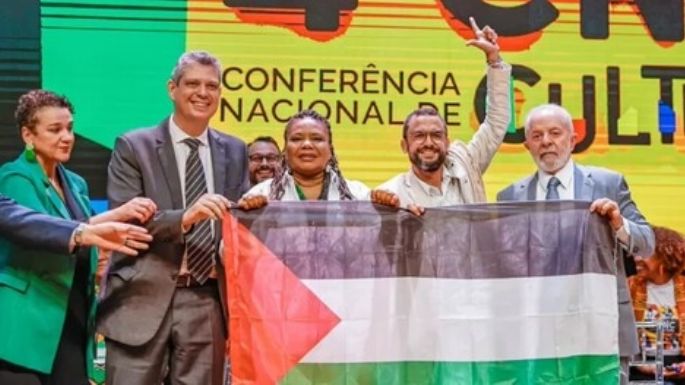 Lula posó con la bandera de Palestina