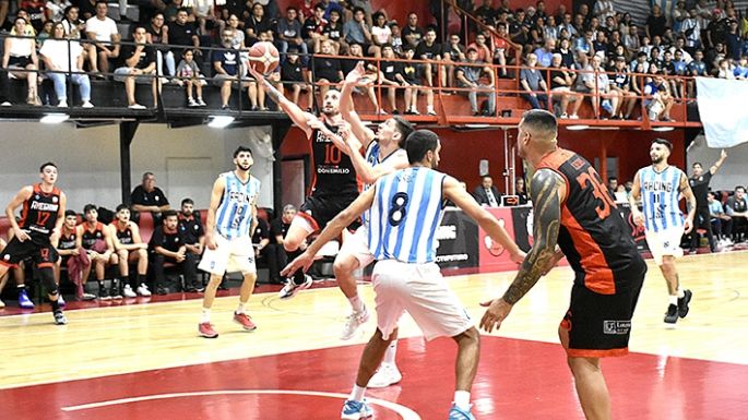 Ameghino recibe al puntero, Lanús