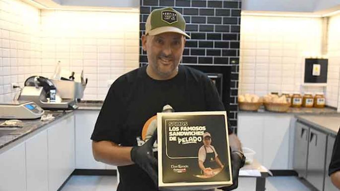 Acá hay sándwiches