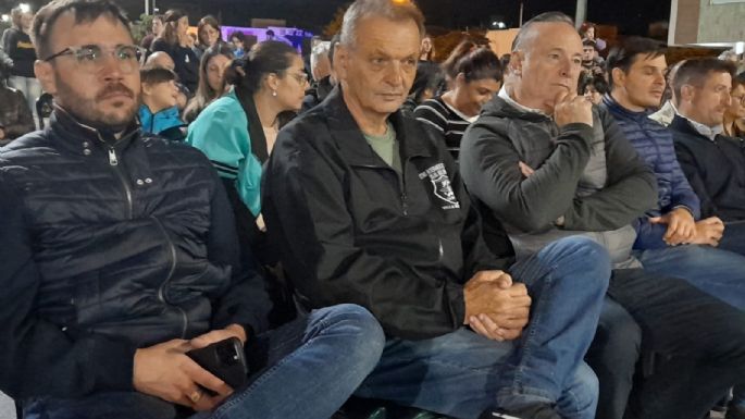 Ex combatientes y vecinos de la ciudad acompañan la vigilia