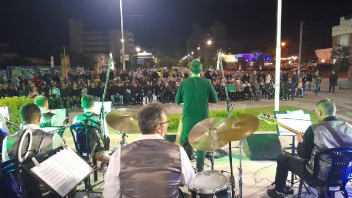 Ex combatientes y vecinos de la ciudad acompañan la vigilia