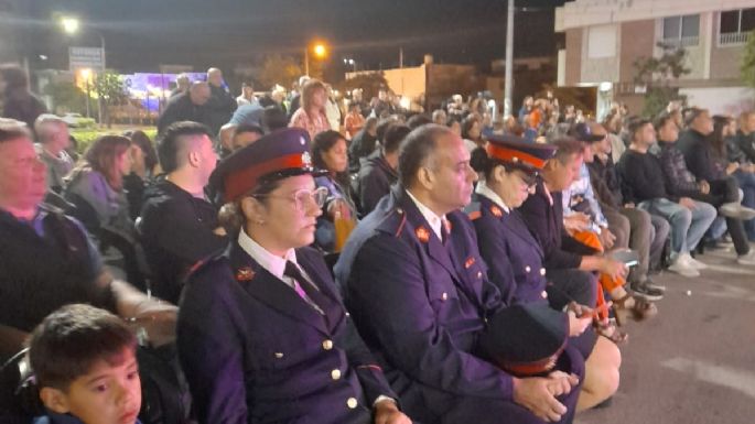 Ex combatientes y vecinos de la ciudad acompañan la vigilia