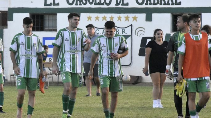 Rivadavia goleó y recuperó la punta