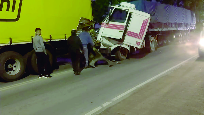 Choque de camiones sin lesionados