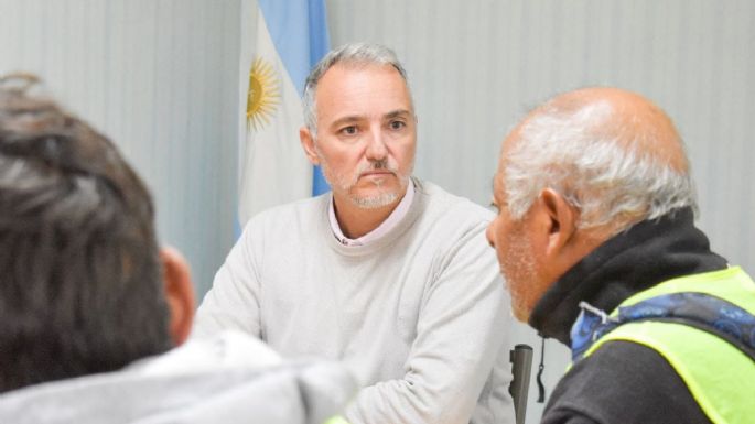 Cuidacoches reclaman por su trabajo tras la vuelta del estacionamiento medido