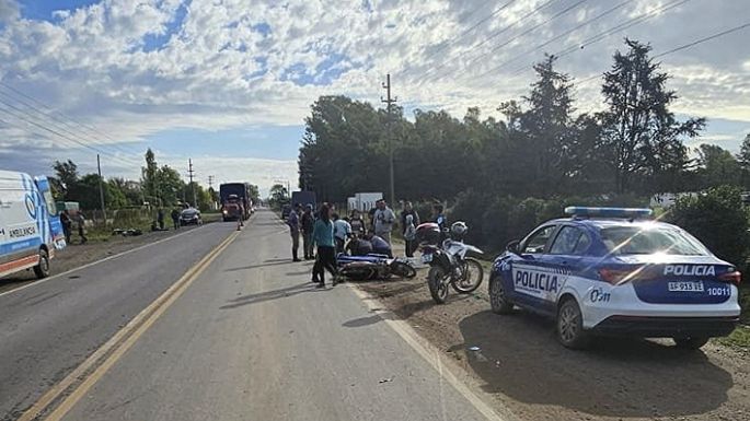 Motociclistas con heridas graves por choque frontal