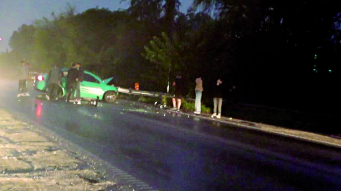 Trágico choque frontal entre un auto y una camioneta