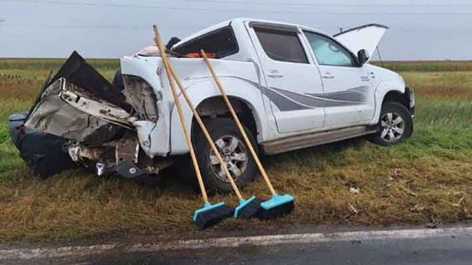 Chocó una camioneta con tres menores