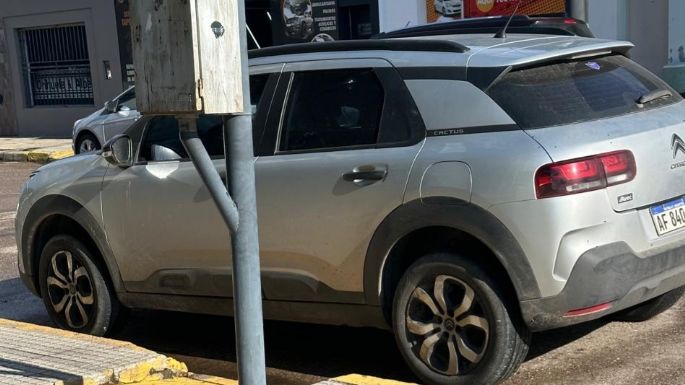 Estaciona todas las semanas sobre la rampa de accesibilidad