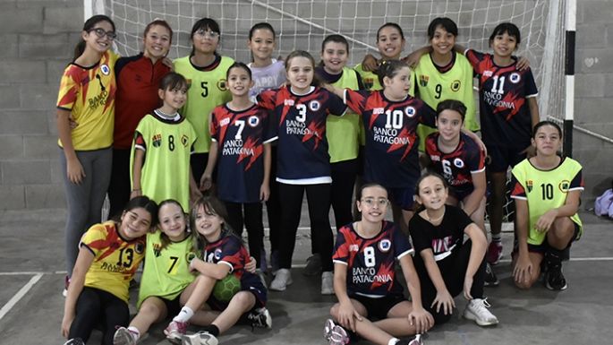 Numeroso encuentro de infantiles