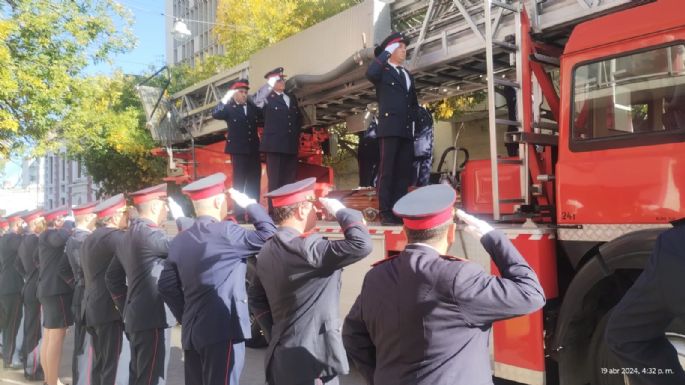 Último adiós a Jóse Luis Pérez por el cuartel de bomberos