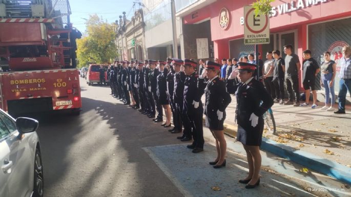 Último adiós a Jóse Luis Pérez por el cuartel de bomberos