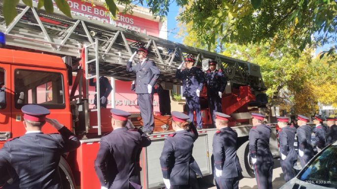 Último adiós a Jóse Luis Pérez por el cuartel de bomberos