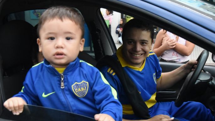 Hinchas se acercaron a plaza Centenario para festejar el triunfo de Boca